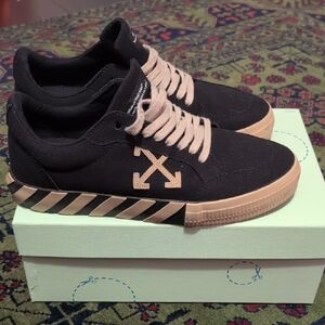 Off-White Black and Cream Men's Sneakers